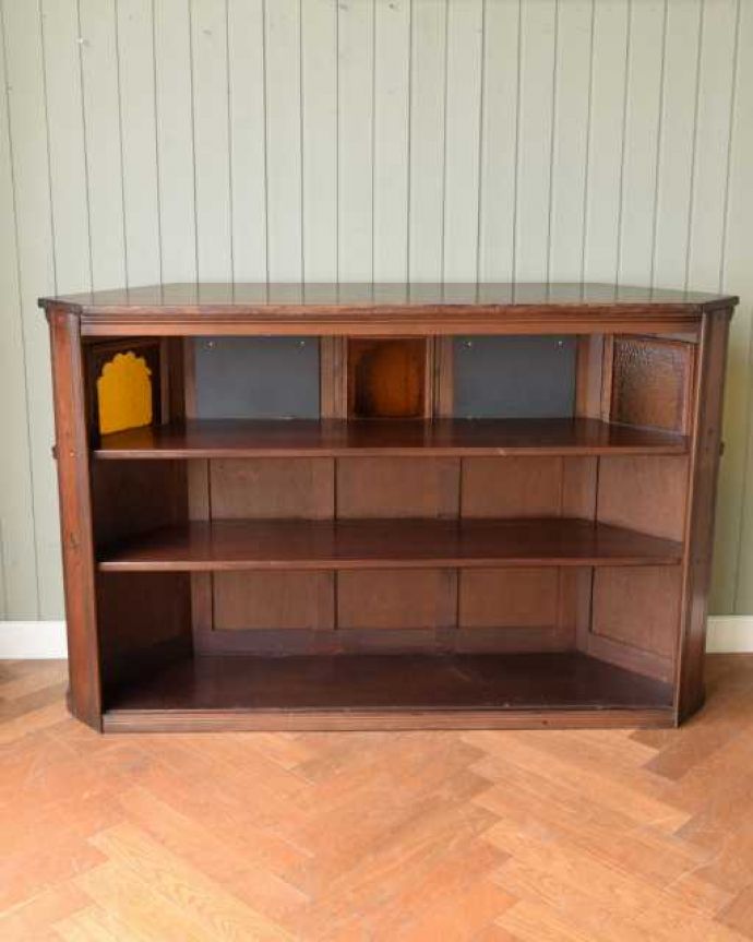 アンティークのキャビネット　アンティーク家具　お店にも、リビングにもカッコいい英国アンティークのバーカウンター。カッコよさだけじゃない裏側の収納力ちゃんと実用的に使えるように、裏側にはたっぷり入る棚の収納。(j-2543-f)