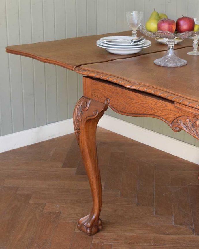 アンティークのテーブル アンティーク家具 フランス輸入の美しいアンティーク家具、ドローリーフテーブル(伸張式ダイニングテーブル)。やっぱり脚の美しさが自慢なんです!一番最初に目に飛び込んでくるフレンチカブリオレレッグ。(j-2544-f)