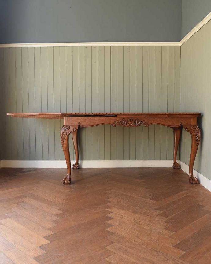 アンティークのテーブル アンティーク家具 フランス輸入の美しいアンティーク家具、ドローリーフテーブル(伸張式ダイニングテーブル)。片方だけ開いても・・・人数に合わせて、3タイプで大きさを選べるので、片方だけ開くと、こんな感じです。(j-2544-f)