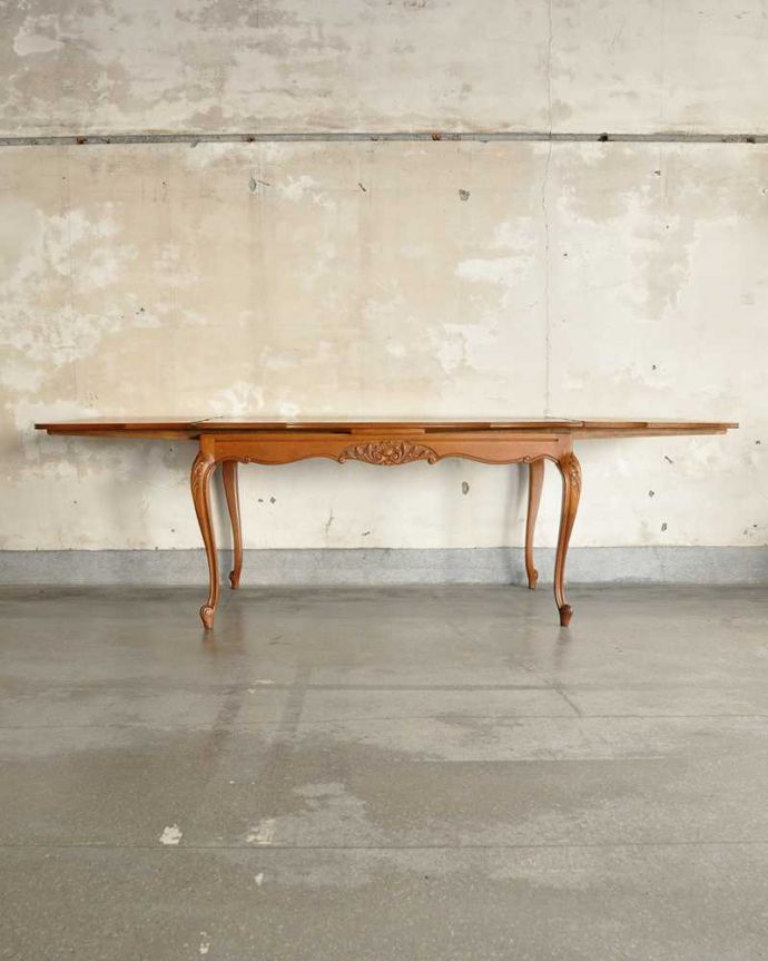 アンティークのテーブル　アンティーク家具　フランス輸入の美しいドローリーフテーブル、パーケットリーの伸張式ダイニングテーブル。両方開くとかなり大きなサイズ！フランスサイズなので、両方開くとかなり大きなダイニング。(j-2555-f)