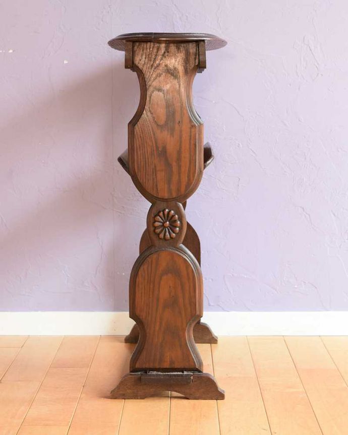 マガジンラック アンティーク家具 とってもめずらしいデザインのアンティーク家具、背が高いマガジンラック。横から見ると・・・360度、どの角度から見てもキレイに仕上がっています。(j-2557-f)