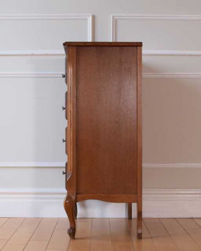 アンティークのチェスト　アンティーク家具　フランスのエレガントなアンティーク家具、気軽に使える小ぶりな４段チェスト。横から見てもステキ横から見るとこんな感じ。(j-2558-f)