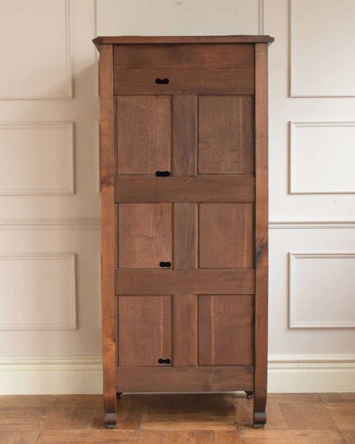 アンティークのキャビネット　アンティーク家具　彫りが美しいスリムなキャビネット、フランスから届いたアンティーク家具。後ろ姿も見て下さい。(j-2561-f)