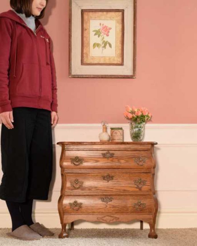 アンティークのチェスト　アンティーク家具　アンティークのチェスト、フランスで見つけた小さなドロワー（コモード） 。美しい曲線美がフランスらしいんです。(j-2562-f)