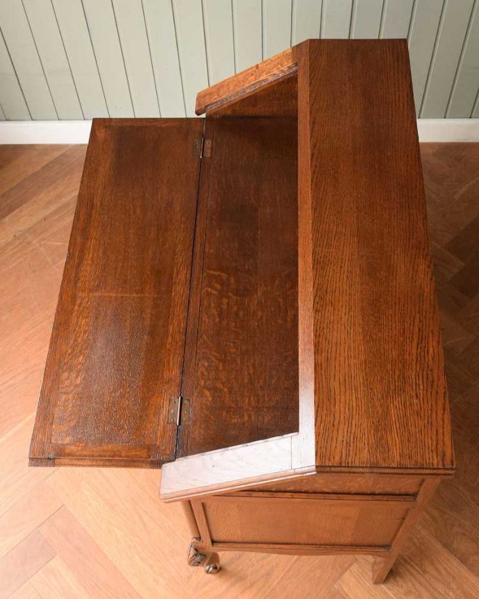 ビューロー　アンティーク家具　フレンチテイストのビューロー、エレガントなアンティーク家具。デスクの天板もキレイです気になるデスクの天板も専門の職人がキレイに仕上げました。(j-2563-f)