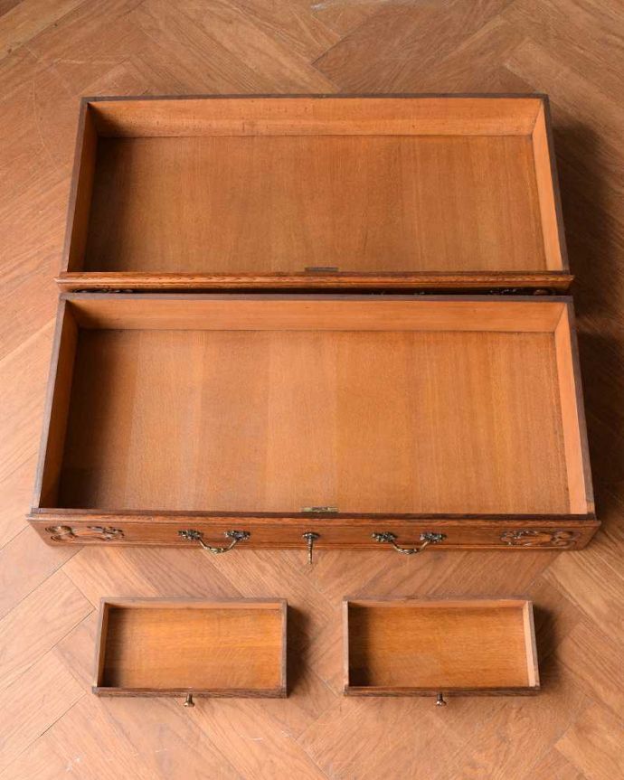 ビューロー　アンティーク家具　フレンチテイストのビューロー、エレガントなアンティーク家具。引き出しの中も･･･もちろん引き出しの中もキレイに仕上げました。(j-2563-f)