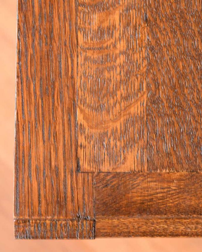 ビューロー　アンティーク家具　フレンチテイストのビューロー、エレガントなアンティーク家具。デスク部分を近くで見てみるとこんな感じでキレイにお直ししてあります。(j-2563-f)