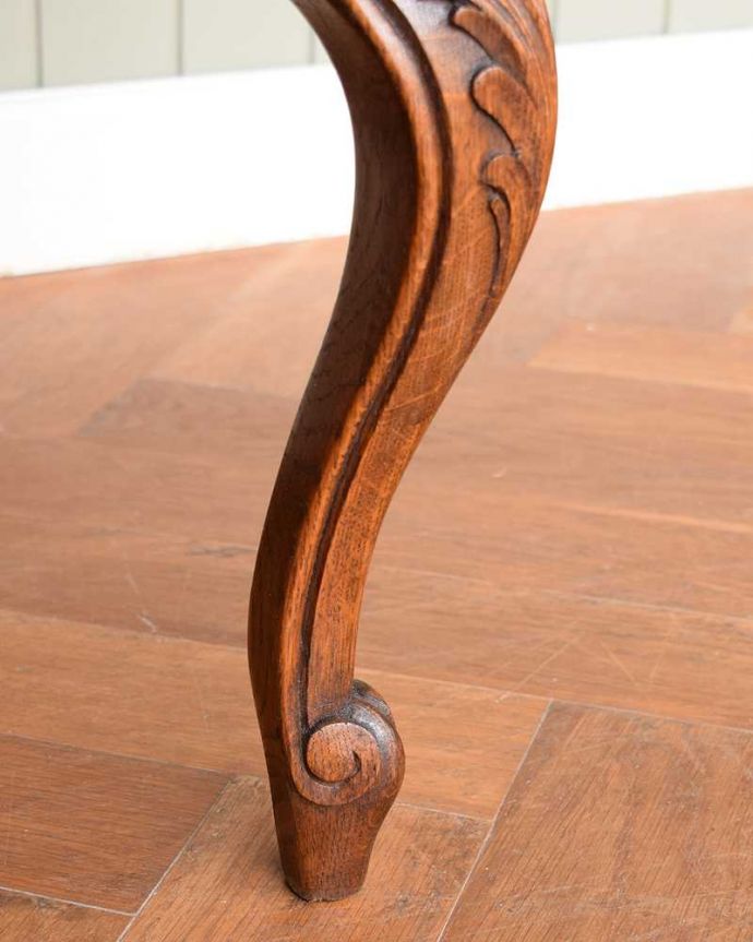 ビューロー　アンティーク家具　フレンチテイストのビューロー、エレガントなアンティーク家具。女性１人でラクラ運べちゃうんですHandleのアンティークは、脚の裏にフェルトキーパーをお付けしています。(j-2563-f)