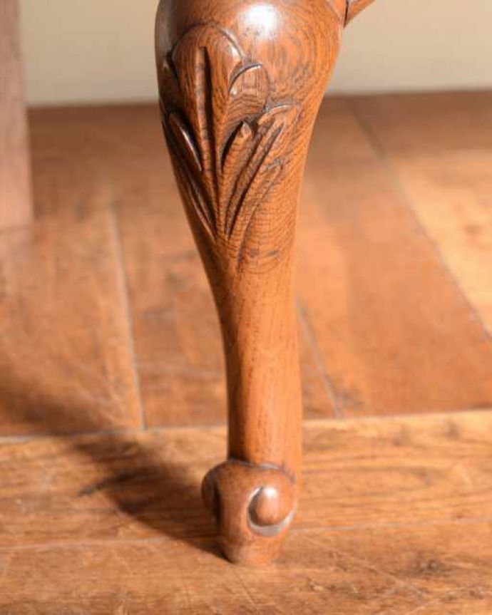 アンティークのチェスト　アンティーク家具　キレイなアンティーク家具、取っ手も美しい南仏スタイルの３段フレンチチェスト。女性1人でラクラク運べちゃう仕掛けHandleのアンティークは、脚の裏にフェルトキーパーをお付けしています。(j-2564-f)