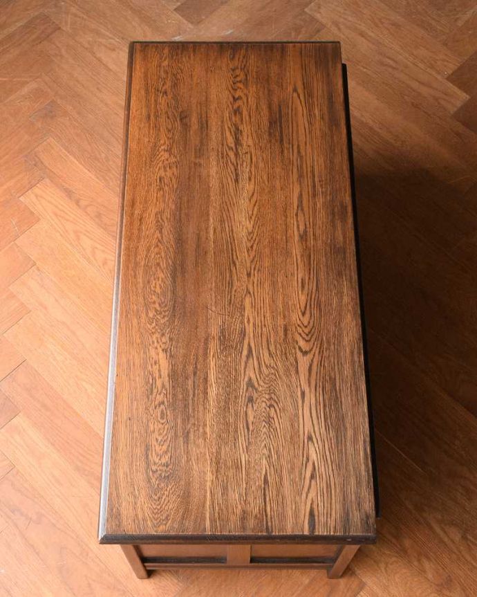 ブランケットボックス・収納ボックス　アンティーク家具　ベンチとしても使える収納付きアンティーク家具、英国スタイルのコファー。天板もピカピカに仕上げました一番目立つ場所だから、修復の時、天板もキレイに仕上げました。(j-2566-f)