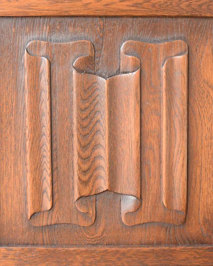 ブランケットボックス・収納ボックス　アンティーク家具　ベンチとしても使える収納付きアンティーク家具、英国スタイルのコファー。繊細で美しい彫刻まだ機械がそんなに発達していない時代に、どうやって彫ったんでしょう･･･見事です。(j-2566-f)