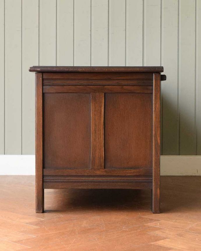 ブランケットボックス・収納ボックス　アンティーク家具　ベンチとしても使える収納付きアンティーク家具、英国スタイルのコファー。横から見てもキレイですもちろん、横顔だってキレイ！どこから見ても絵になります。(j-2566-f)