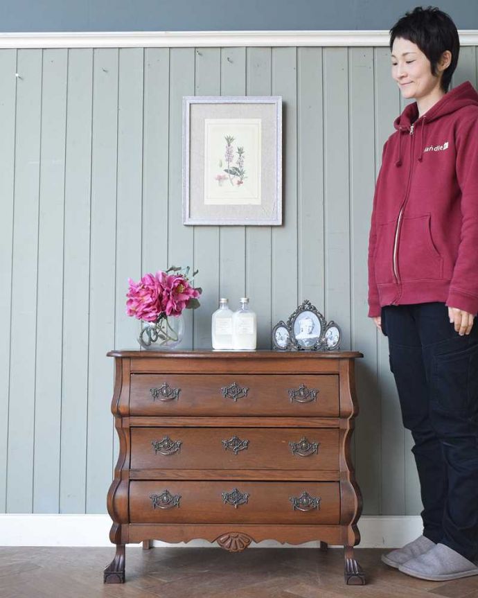 アンティークのチェスト アンティーク家具 フランスの優雅なアンティークのチェスト、置きやすい小ぶりなドロワー(コモード)。美しい曲線美がフランスらしいんです。(j-2568-f)