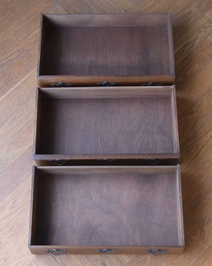 アンティークのチェスト アンティーク家具 フランスの優雅なアンティークのチェスト、置きやすい小ぶりなドロワー(コモード)。キレイに修復したので、何を入れてもOKです。(j-2568-f)