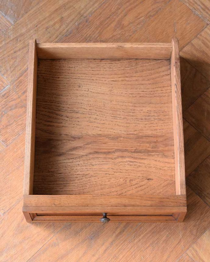 アンティークのキャビネット アンティーク家具 フランスのアンティーク家具、大理石天板のナイトテーブル(キャビネット)。引き出しの中もキレイです。(j-2572-f)