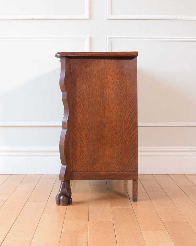 アンティークのチェスト　アンティーク家具　フランスのアンティーク家具、コンパクトで置きやすいチェスト（コモード）。横から見てもステキ横から見るとこんな感じ。(j-2577-f)