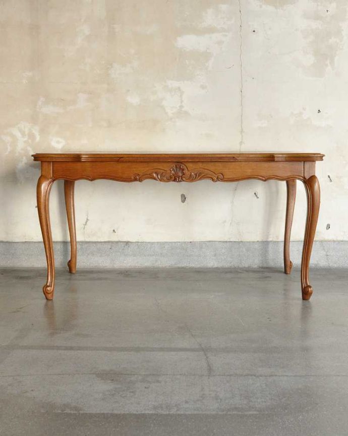 アンティークのテーブル　アンティーク家具　フランス輸入のアンティーク家具、天板が美しいドローリーフテーブル（伸張式ダイニングテーブル）。横から見てもステキやっぱり脚の曲線が美しい･･･みんなに自慢したくなる脚線美です。(j-2579-f)