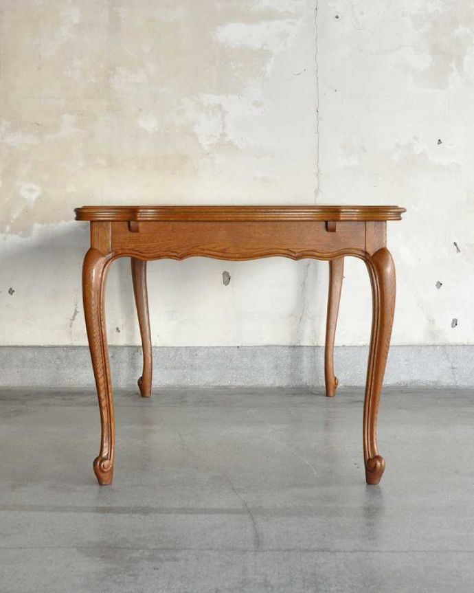 アンティークのテーブル　アンティーク家具　フランス輸入のアンティーク家具、天板が美しいドローリーフテーブル（伸張式ダイニングテーブル）。こちら側も、もちろんキレイです。(j-2579-f)