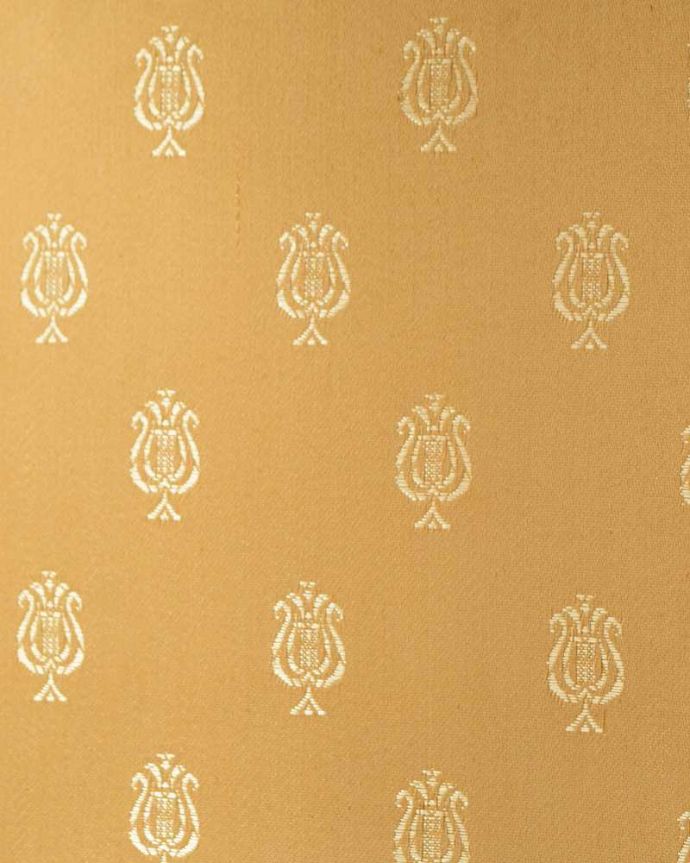 アンティークのキャビネット　アンティーク家具　南フランスから届いたエレガントなアンティークガラスキャビネット（食器棚）。新しく貼り替えました背板の生地は新しいものに貼り替えてあります。(j-2580-f)