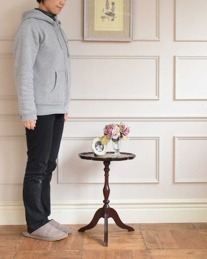 アンティークのテーブル アンティーク家具 アンティークの英国家具、グリーンがキレイな革張りのワインテーブル(オケージョナルテーブル)。移動もラクラク!どこでも使える小さなテーブル持ち運び便利なワインテーブル。(j-2583-f)