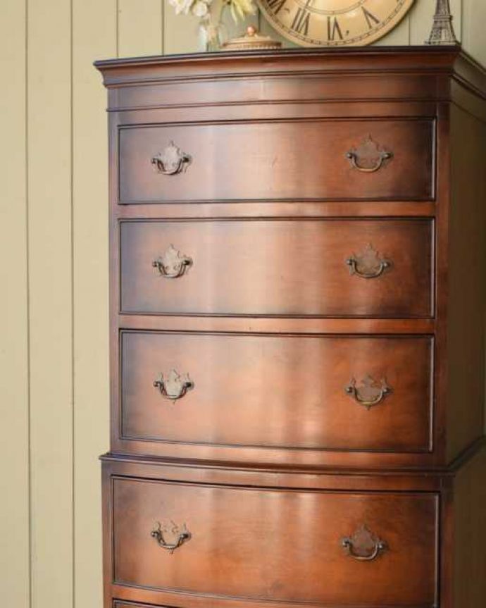 アンティークのチェスト　アンティーク家具　高級なマホガニー材を贅沢に使用したアンティーク家具、英国トールボーイ６段チェスト。収納と魅せ場。(j-2589-f)