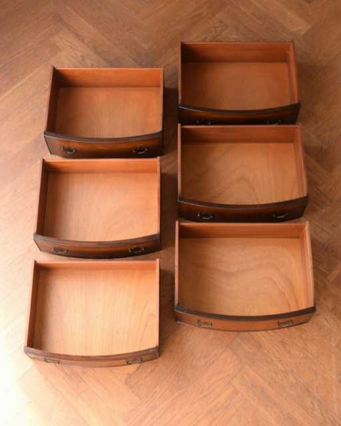 アンティークのチェスト　アンティーク家具　高級なマホガニー材を贅沢に使用したアンティーク家具、英国トールボーイ６段チェスト。ピカピカに修復したので、何を入れてもOKです。(j-2589-f)