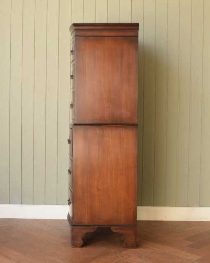アンティークのチェスト　アンティーク家具　高級なマホガニー材を贅沢に使用したアンティーク家具、英国トールボーイ６段チェスト。横から見てもステキですキレイに仕上げたのでどの角度から見られてもいい自信があります。(j-2589-f)