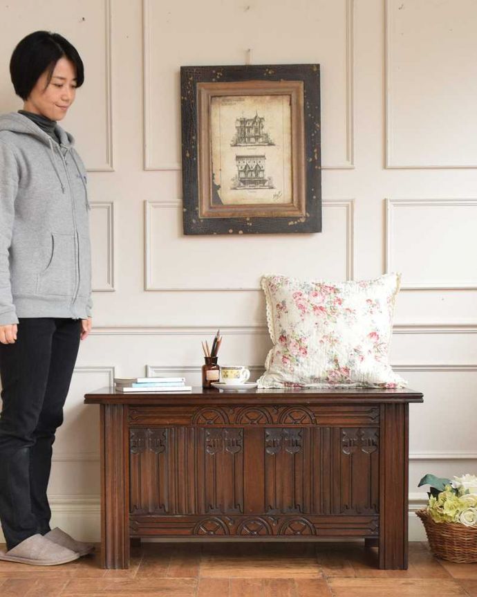 ブランケットボックス・収納ボックス アンティーク家具 ベンチやテーブルとしても使える便利な英国アンティーク収納家具、コファ 。いろんな場所で便利に使えるアンティーク家具の中で一番基本となるブランケットボックス。(j-2591-f)