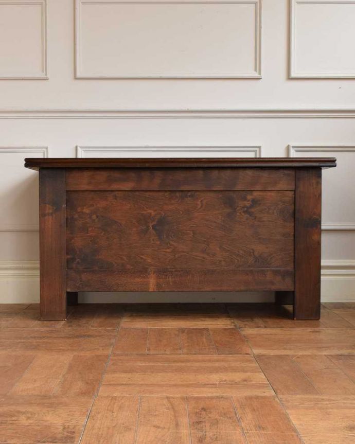 ブランケットボックス・収納ボックス アンティーク家具 ベンチやテーブルとしても使える便利な英国アンティーク収納家具、コファ 。後ろ姿も見て下さい。(j-2591-f)