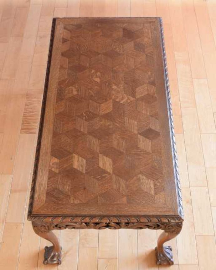 アンティークのテーブル　アンティーク家具　アンティークのローテーブル、フランスのアンティーク家具。上から見るとこんな形コーヒーテーブルの天板は毎日使う場所だから、しっかり修復しました。(j-2596-f)