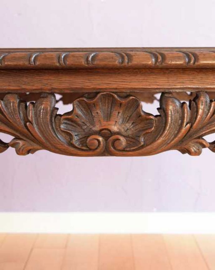 アンティークのテーブル　アンティーク家具　アンティークのローテーブル、フランスのアンティーク家具。美しい彫にもうっとり…さりげなく施された彫。(j-2596-f)