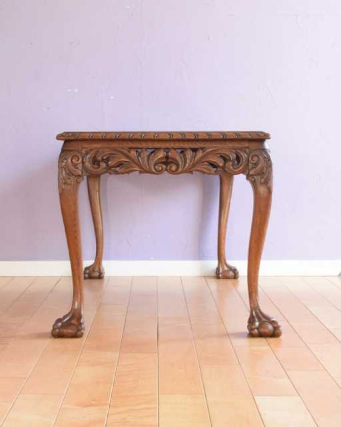 アンティークのテーブル　アンティーク家具　アンティークのローテーブル、フランスのアンティーク家具。こちら側も、もちろんキレイです！アンティークは新品ではないので、もちろん経年変化によるキズはありますが、専門の職人がキレイにお直しをしているので、後ろ姿までキレイです。(j-2596-f)