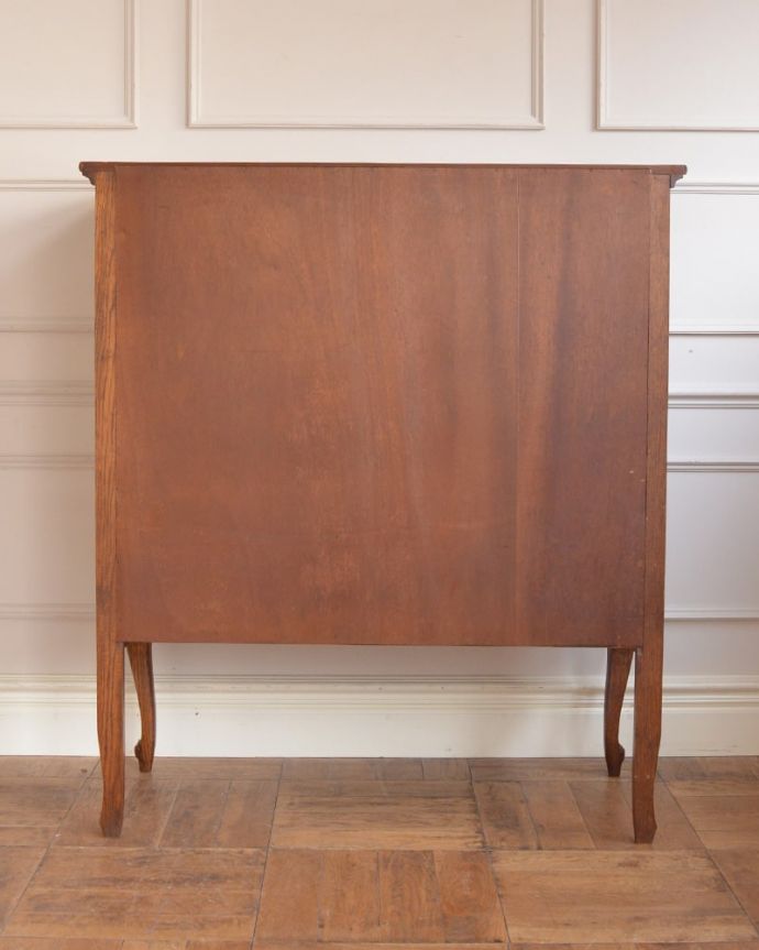 アンティークのキャビネット　アンティーク家具　フランスから届いた優雅なアンティーク家具、美しい彫のキャビネット。後ろ姿も見て下さい。(j-2597-f)