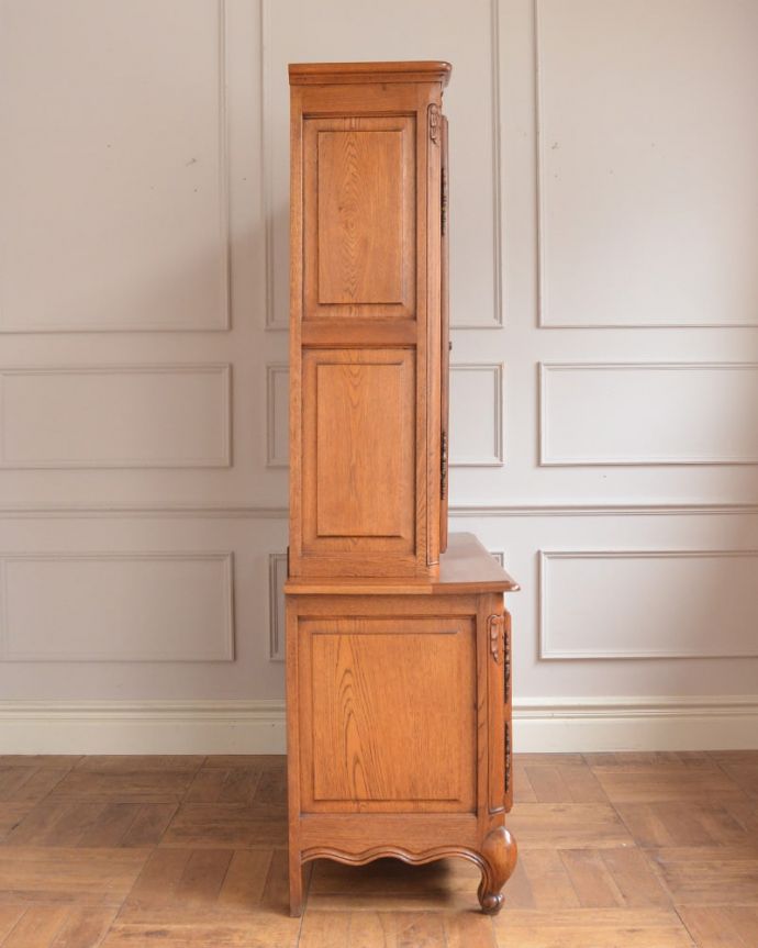 アンティークのキャビネット　アンティーク家具　フランスの美しいアンティーク家具、食器棚や本棚にもなるガラスキャビネット(カップボード)。横顔だって色っぽい180度どの角度から見ても完璧なフランスのキャビネット。(j-2604-f)