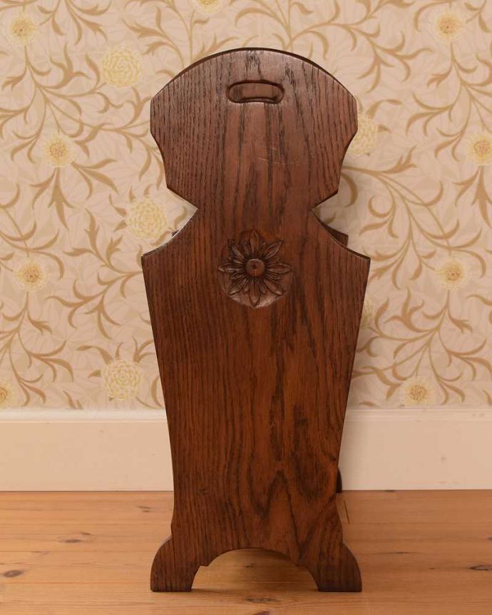 マガジンラック アンティーク家具 雑誌や新聞もお洒落に収納できる、格子デザインのアンティーク マガジンラック。横から見てもキレイです360度、どの角度から見てもキレイに仕上がっています。(j-2605-f)