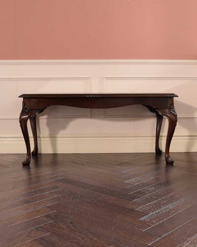 アンティークのテーブル アンティーク家具 美しい木目のアンティーク家具、ガラストップの優雅なコーヒーテーブル。クルッと回転。(j-2612-f)