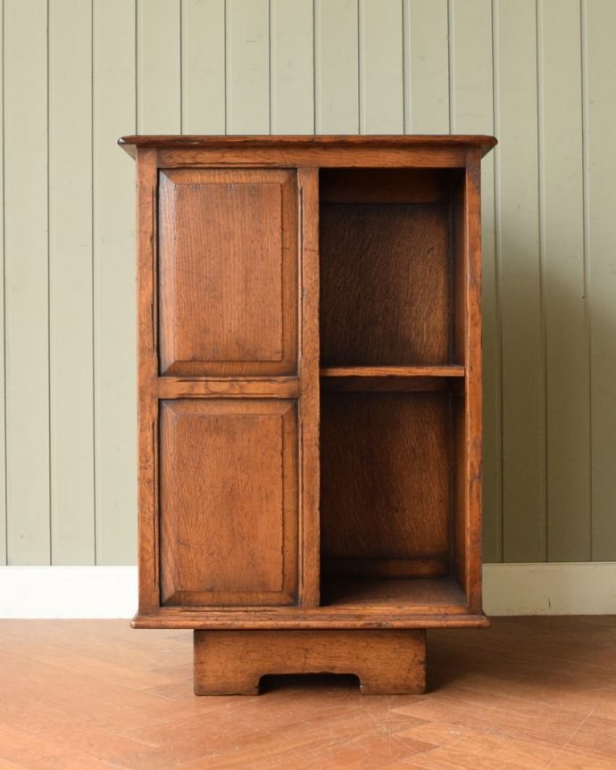 英国から届いた本棚、くるくる回転する便利なアンティークの