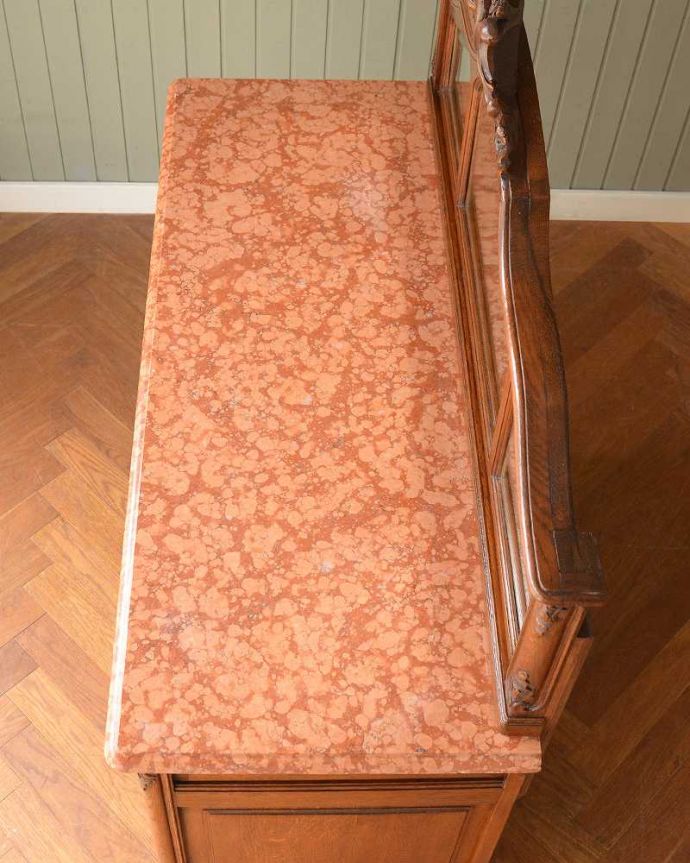 アンティークのキャビネット　アンティーク家具　フランスから届いたアンティーク家具、大理石天板が美しいミラーバックサイドボード。とっても美しい天然大理石の天板驚くほどに美しい天然大理石。(j-2614-f)