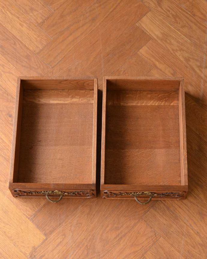 アンティークのキャビネット　アンティーク家具　フランスから届いたアンティーク家具、大理石天板が美しいミラーバックサイドボード。もちろん引き出しの中もキレイに修復しましたもともとシルバーのカトラリーなどを入れて収納していた引き出し。(j-2614-f)