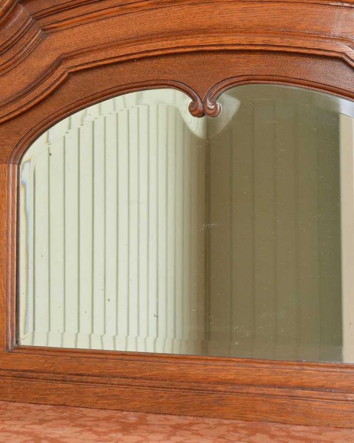 アンティークのキャビネット　アンティーク家具　フランスから届いたアンティーク家具、大理石天板が美しいミラーバックサイドボード。美しいアンティークのミラーカッティングがキラッと輝くミラー。(j-2614-f)