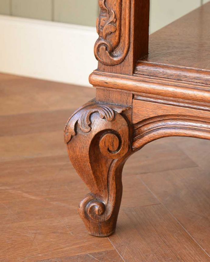 アンティークのキャビネット　アンティーク家具　フランスから届いたアンティーク家具、大理石天板が美しいミラーバックサイドボード。女性でも運べちゃう理由は･･･Handleのアンティークは、脚の裏にフェルトキーパーをお付けしていますので、重い家具でも床を滑らせれて移動する事が出来ます。(j-2614-f)