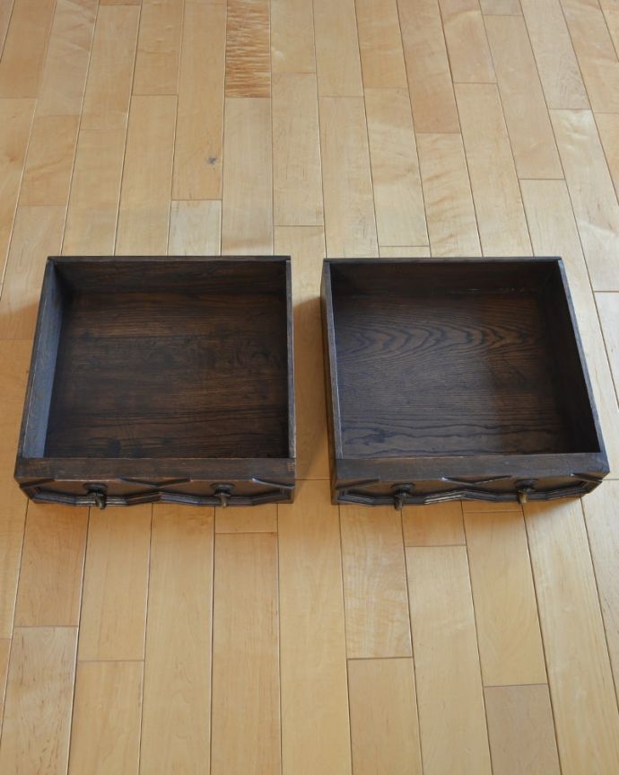 アンティークのキャビネット アンティーク家具 英国のアンティーク家具、オーク材の美しい木製サイドボード。引き出しの中もキレイに修復しましたもともとカトラリーを入れて使っていた引き出し。(j-2620-f)