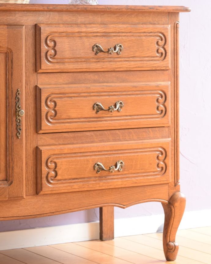 アンティークのチェスト アンティーク家具 フランスのアンティーク家具、優雅な猫脚のサイドボード。扉も引き出しも。(j-2621-f)