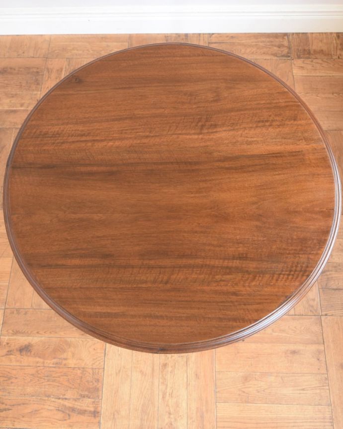 アンティークのテーブル アンティーク家具 フランスのオケージョナルテーブル、猫脚が美しいアンティーク家具。天板の形を見てみると・・・テーブルの形を上から見ると、こんな感じです。(j-2623-f)