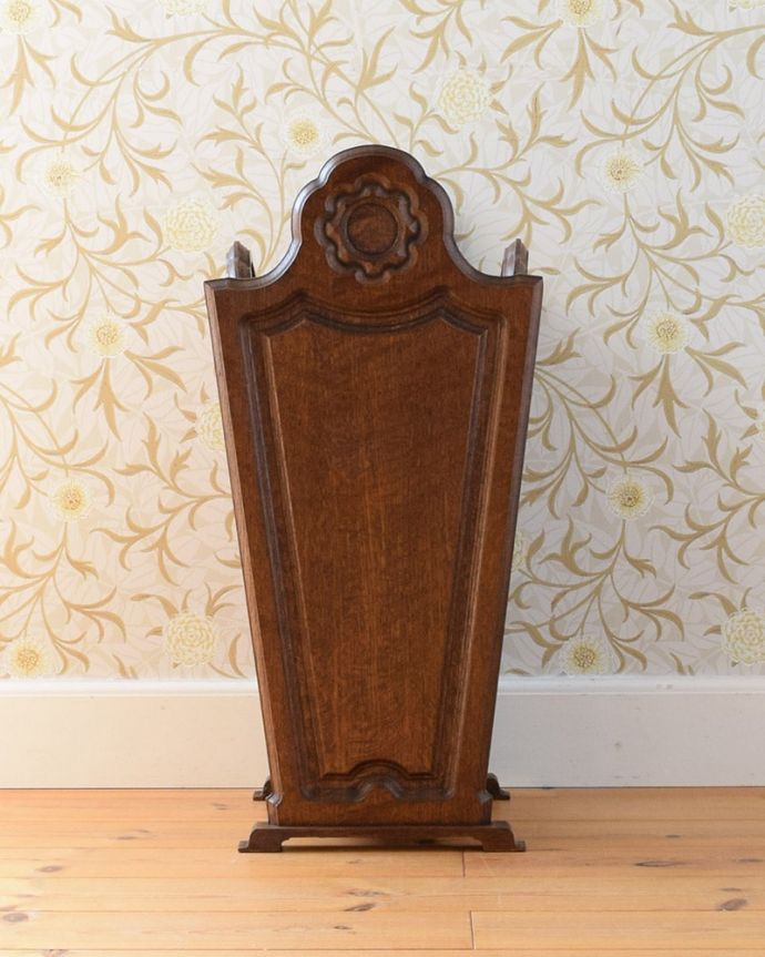 浮き彫り(レリーフ) アンティーク家具 玄関で使えるおしゃれなアンティークの家具、傘立てに使えるステッキスタンド。横顔も美しく!こんな風に見えます専門の職人が、一度バラしてキレイに組み直しました。(j-2624-f)