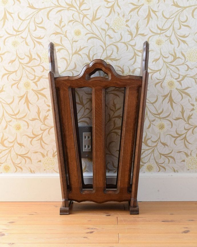 浮き彫り(レリーフ) アンティーク家具 玄関で使えるおしゃれなアンティークの家具、傘立てに使えるステッキスタンド。後ろ姿もキレイなんです。(j-2624-f)