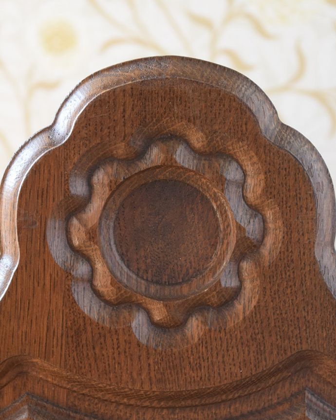 浮き彫り(レリーフ) アンティーク家具 玄関で使えるおしゃれなアンティークの家具、傘立てに使えるステッキスタンド。英国らしい装飾英国家具らしいかっこいい装飾があります。(j-2624-f)