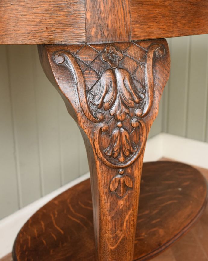 アンティークのテーブル アンティーク家具 フランスのアンティーク家具、装飾の美しいオケージョナルテーブル。うっとりする美しさアンティークだから手に入る美しい彫。(j-2625-f)