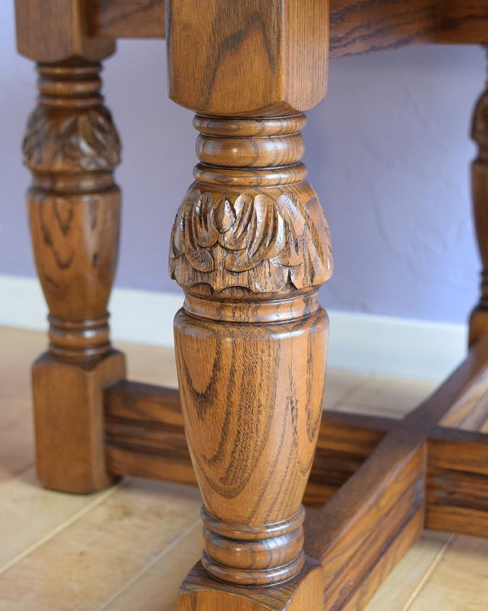 アンティークのテーブル アンティーク家具 オケージョナルテーブル。うっとりする美しさアンティークだから手に入る美しい彫。(j-2630-f)