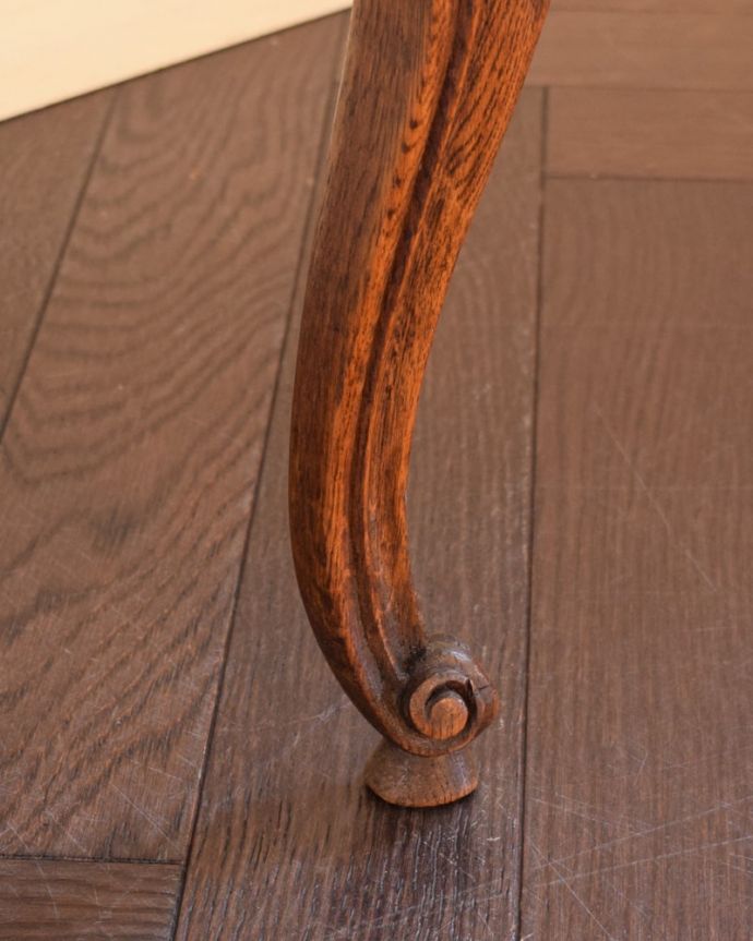 アンティークのキャビネット　アンティーク家具　フランスのアンティーク家具、使いやすいサイズの小さなキャビネット。女性1人でラクラク運べちゃう仕掛けHandleのアンティークの脚の裏にはフェルトキーパーが付いているんです。(j-2634-f)